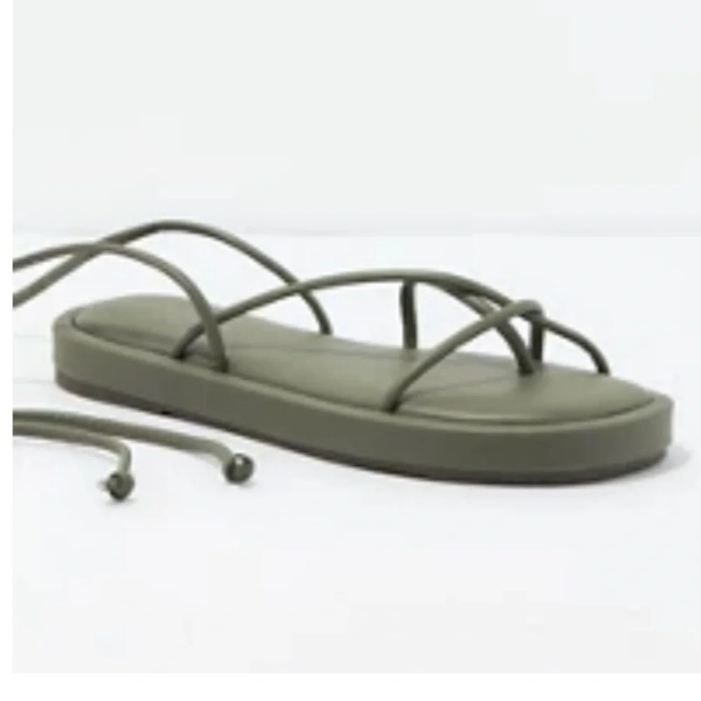 American Eagle  Platform Lace-Up Sandal Color: Olive Size: 6